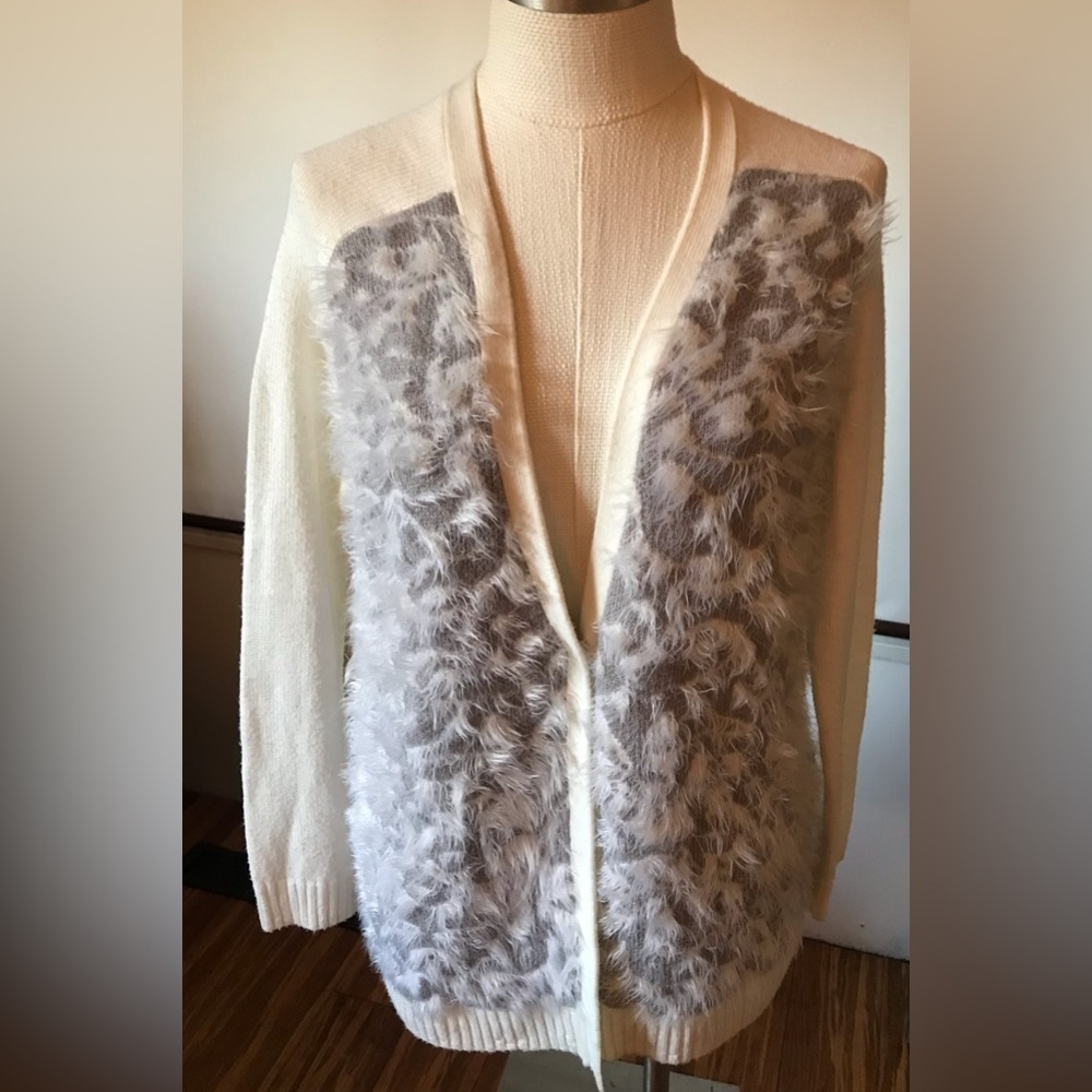 Hinge 2 Tone Grey Deep Button Cardigan Fuzzy Eye Lash Fur Size Small